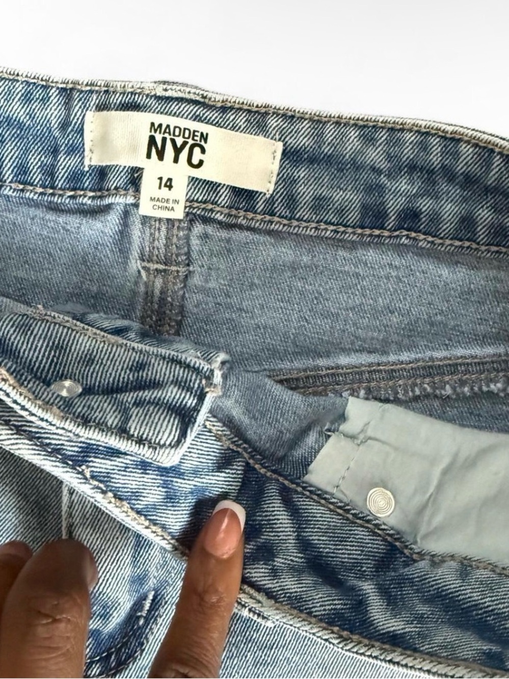 Madden NYC Light Wash Distressed Denim Shorts Size 14 NWT - Picture 5 of 5